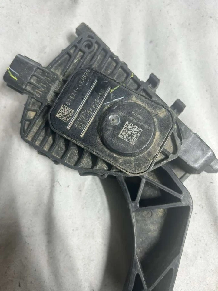 2013-2020 Ford Fusion Accelerator Gas Pedal DG9C-9F836-AC OEM - Image 2 of 3