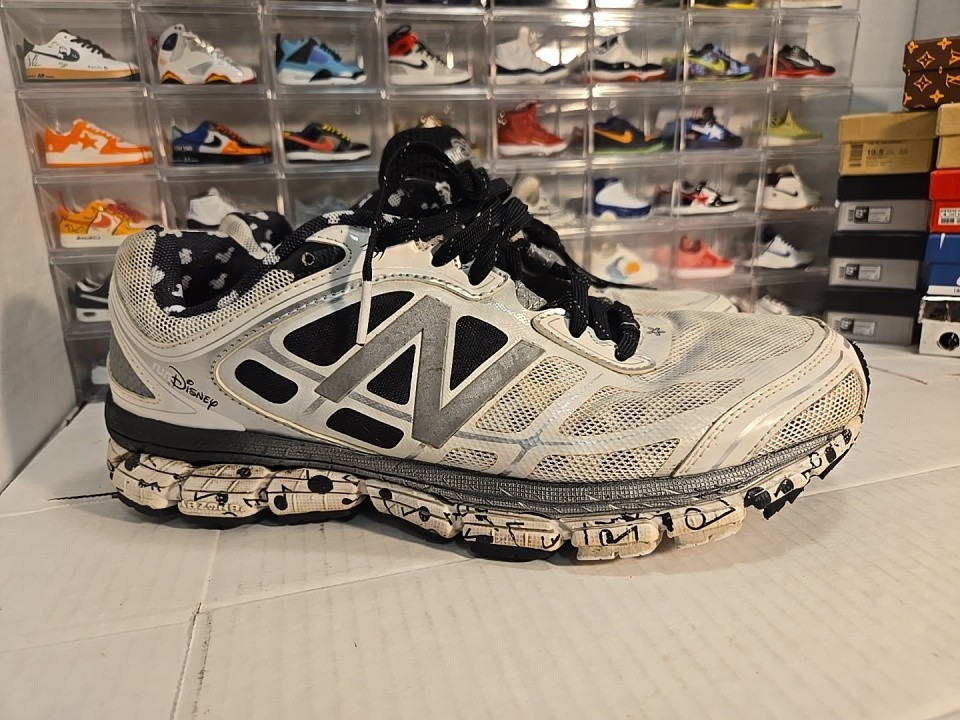 Women's 10 860v5 Pre-owned.