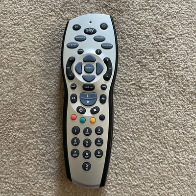 Telecomando Universale Sky HD (argento/nero) – Sostitutivo Per Sky+ E HD Box, Wireless UK