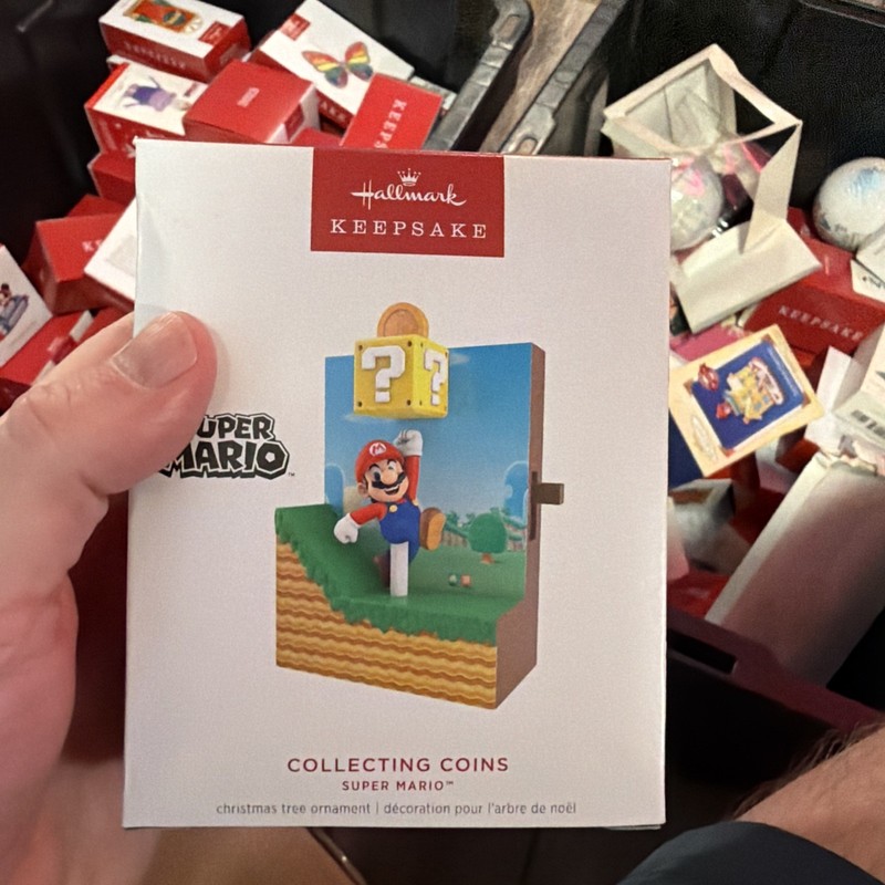 2024 Hallmark Nintendo Super Mario Collecting Coins Ornament Sound & Motion New!