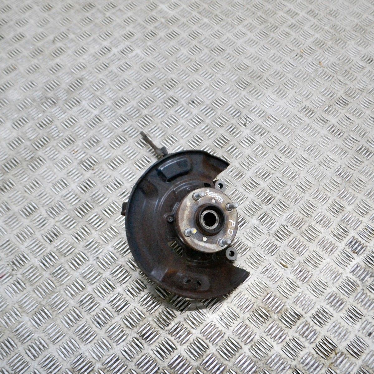 TOYOTA YARIS XP130 Front Right Wheel Hub Spindle DAC4075W-2