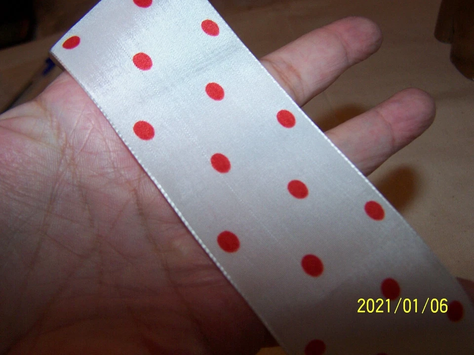 Ancien ruban à petits pois rouge sur fond blanc. Années50. Vendu au mètre. N°182 - Photo 4/4