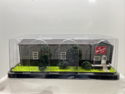 #ad Menards 279 2291 O Gauge Milwaukee Road Locomotive Maintenance Shed New Box $166.50