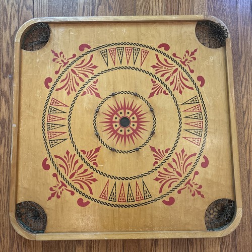 Antikes Carrom Spielbrett Anfang 1900. Volkskunst Spielbrett Anfang 1900