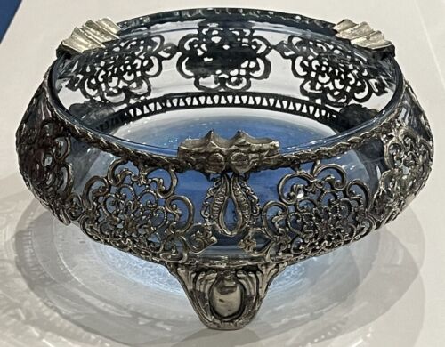 DIFÍCIL DE ENCONTRAR - Cenicero de patas de vidrio azul filigrana de metal vintage - Precioso - Imagen 3 de 8