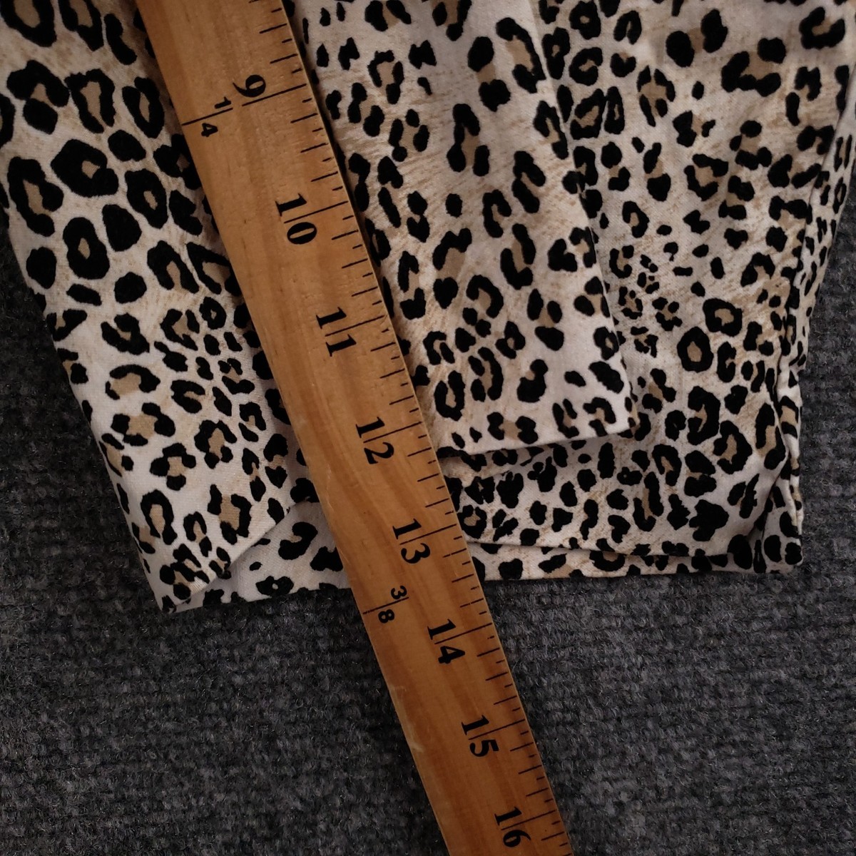 Chicos Perfect Stretch Shorts Womens 3 US 16 Beige Hi Rise Leopard