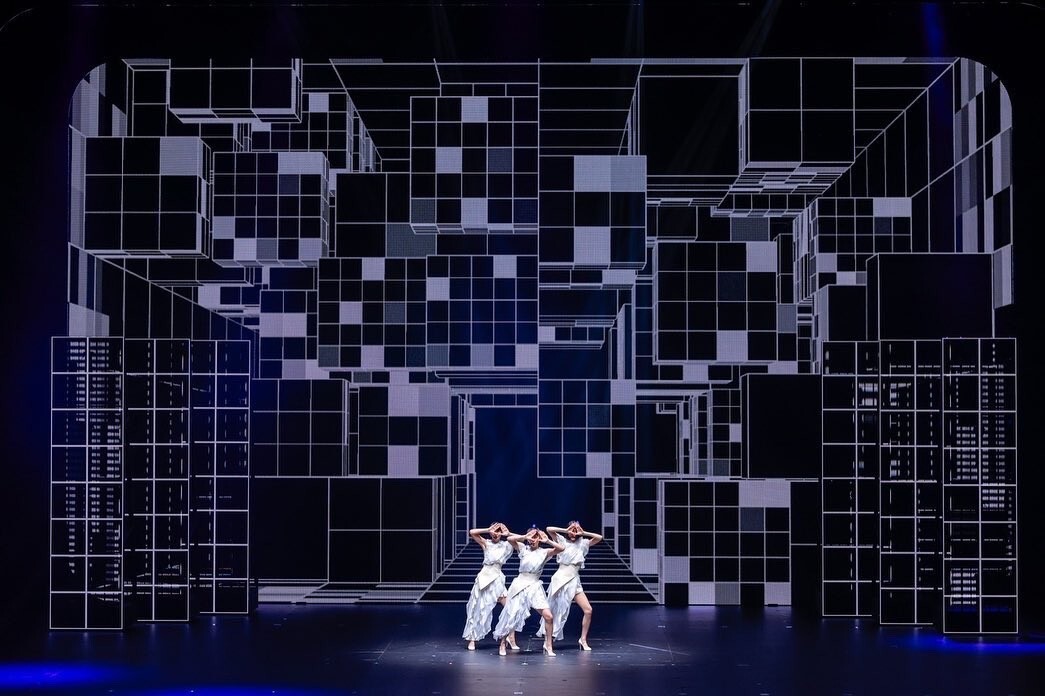 UNIVERSAL ENTERTAINMENT - Perfume✳COSMIC EXPLORER  BluRay Perfume / 4 Blu-ray set COSMIC EXPLORER, FUTURE POP, P Cubed