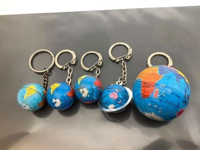 5 Vintage Keyring PLANET EARTH Keychain GLOBE TERRESTRE Ancien