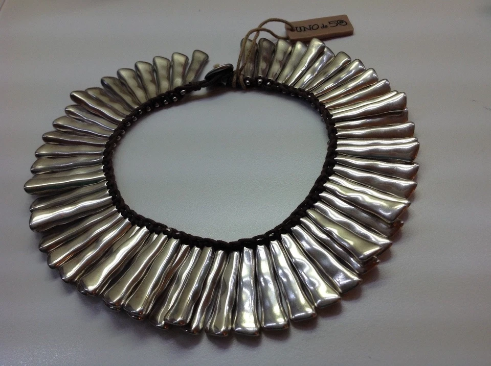 NUEVO CON ETIQUETAS Collar Forrado Gargantilla Chapado en Plata Uno de 50 9" "Cleopiedrita" $529 Foto 3 de 4