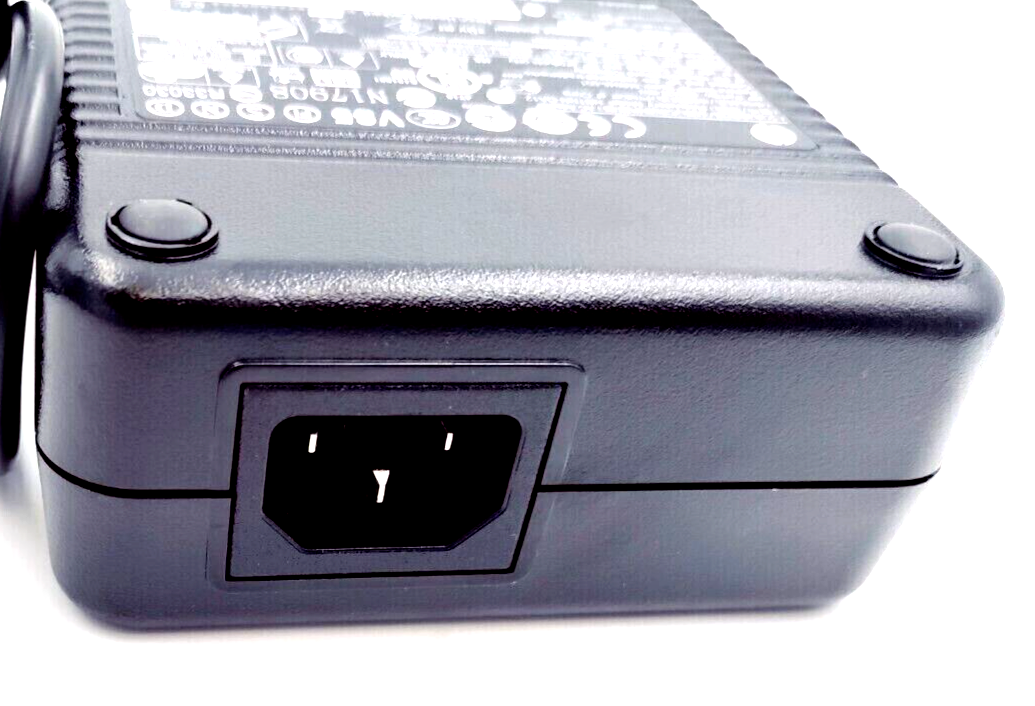 GENUINE HP EliteBook 8560w 8570w 8770w 230W AC Adapter Charger 677765