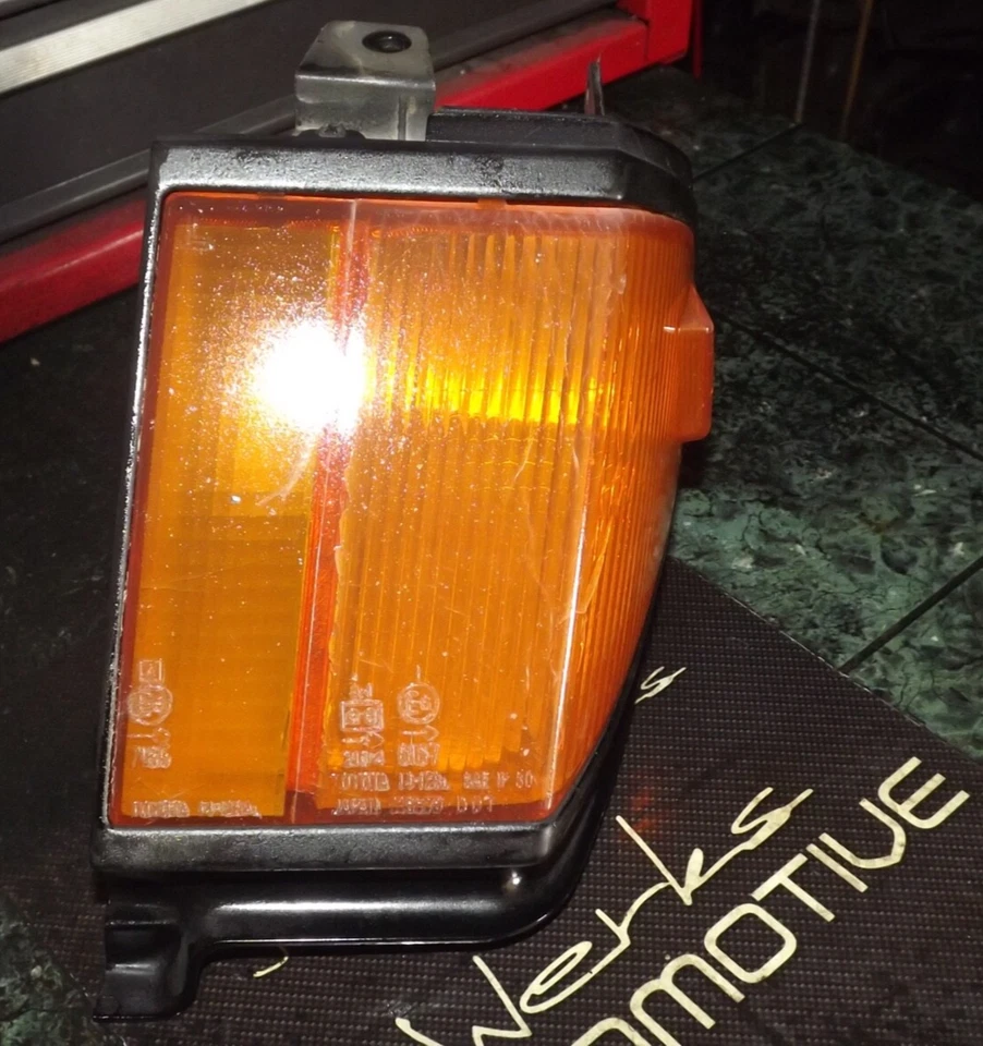 Conjunto de luz de esquina delantera lado conductor OEM 82-83 Toyota Celica A60 14-126 L DV8 Foto 3 de 4