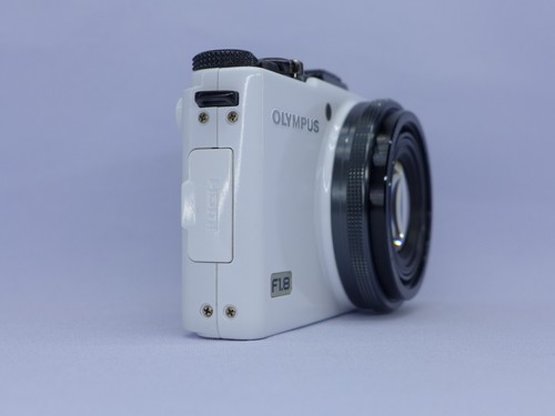 Olympus XZ-1 10.0MP Digital Camera - Black / In English - Picture 7 of 21
