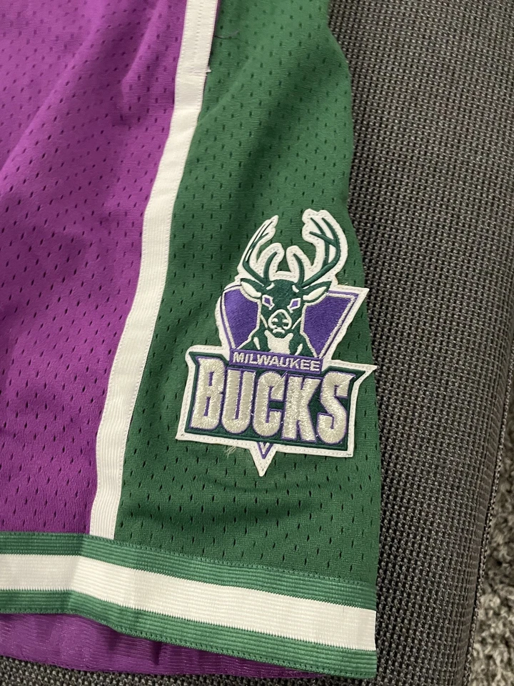 Mitchell & Ness HWC Milwaukee Bucks Swingman Mens Shorts Size XL Custom - Image 3 of 4