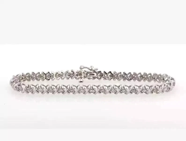 Brazalete tenis para mujer moissanita blanca corte redondo de 8 quilates chapado en oro blanco de 14 quilates Foto 2 de 4