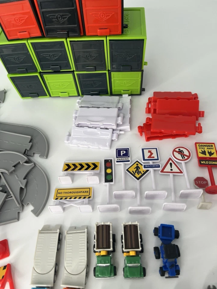 Dirigido por BATTAT Pocket Series Mini Micro Lote de 9 Veículos Estradas Garagens Diversos. - Imagem 3 de 4