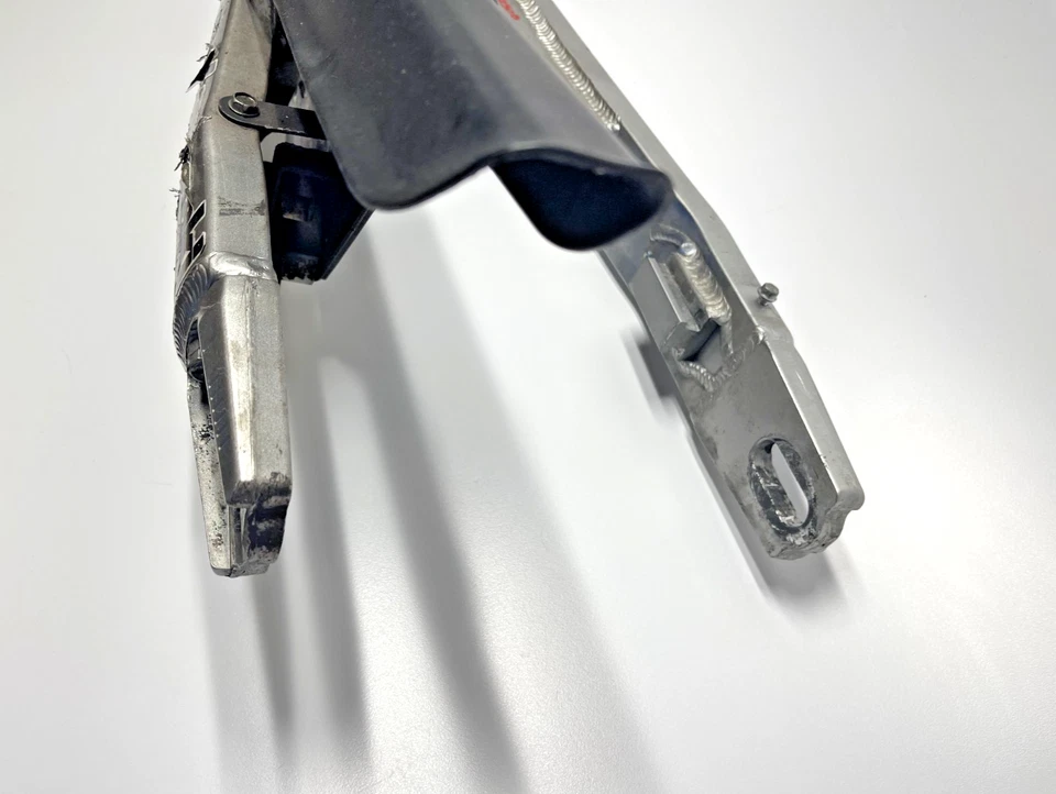 Brazo basculante trasero 33001-0207-458 OEM 08-18 KAWASAKI KLR 650 KLR650 Foto 4 de 4