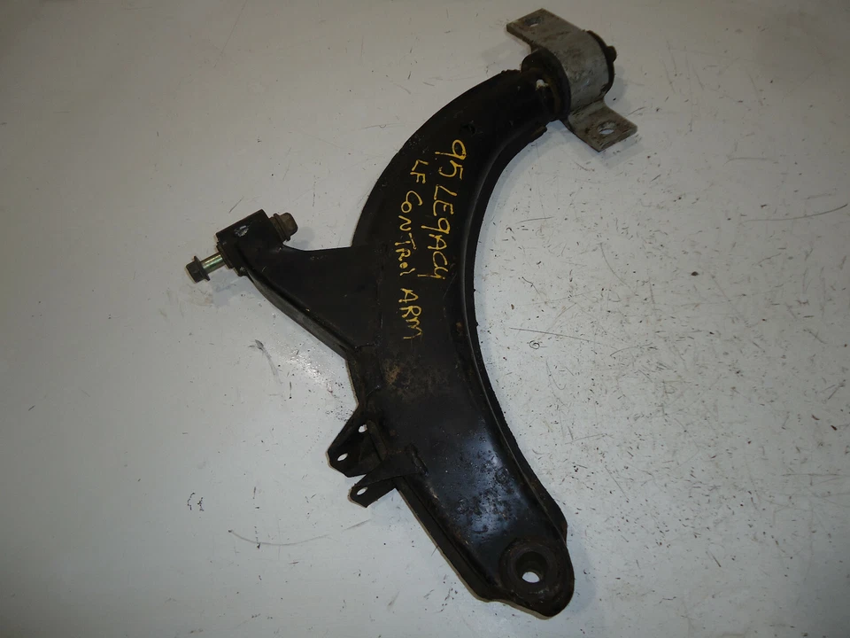 Subaru Legacy L Wagon 1995 2,2 L AWD A/T brazo de control delantero izquierdo Foto 3 de 4