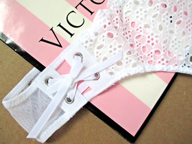 VICTORIA'S SECRET DREAM ANGELS Thong Panty VS White Embroidered Lace Mesh S M