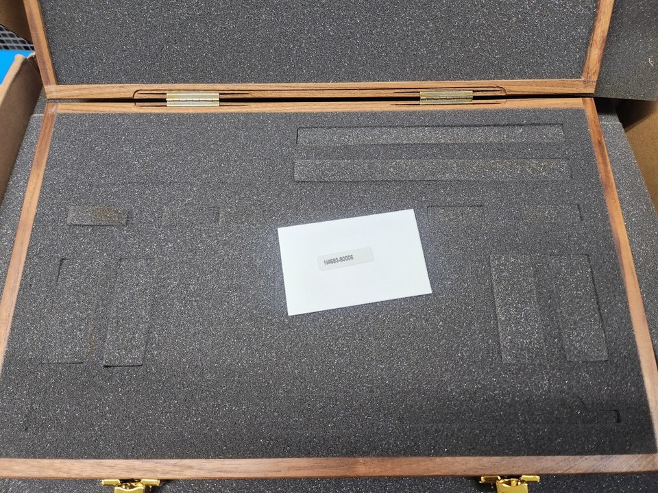 Keysight N4431B150 (Wooden Storage box) / N469360042 Ecal Kit