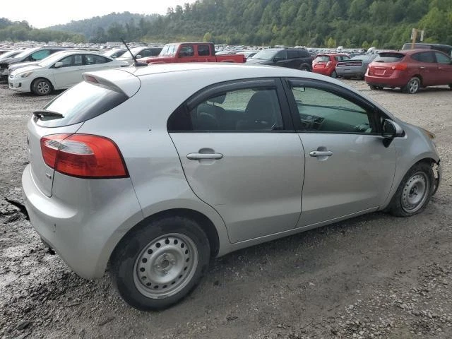 Conjunto de lanterna traseira direita usado serve: 2013 Kia Rio Htbk quarto painel montado inc - Imagem 3 de 4