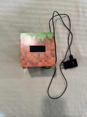 Paladone Minecraft Grass Block Digital Light-up & Game Music Bedroom ...