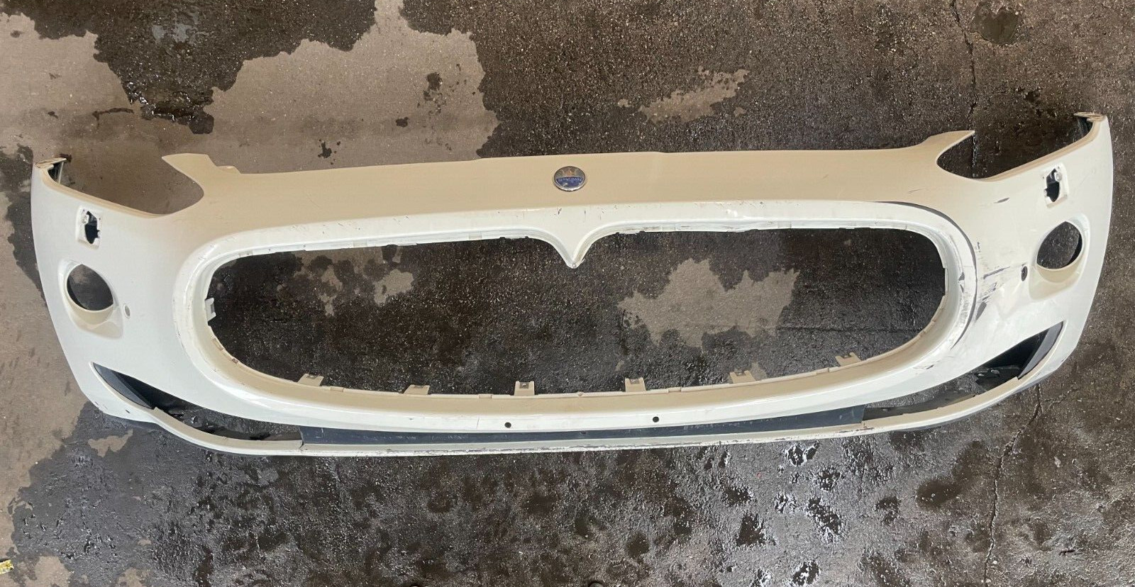2008 - 2012 MASERATI GRANTURISMO FRONT BUMPER 80885700 OEM
