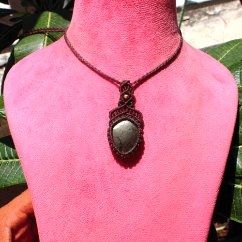 Collana artigianale pietra preziosa Reiki ciondolo boho macramè pirite dorata naturale - Foto 2 di 17