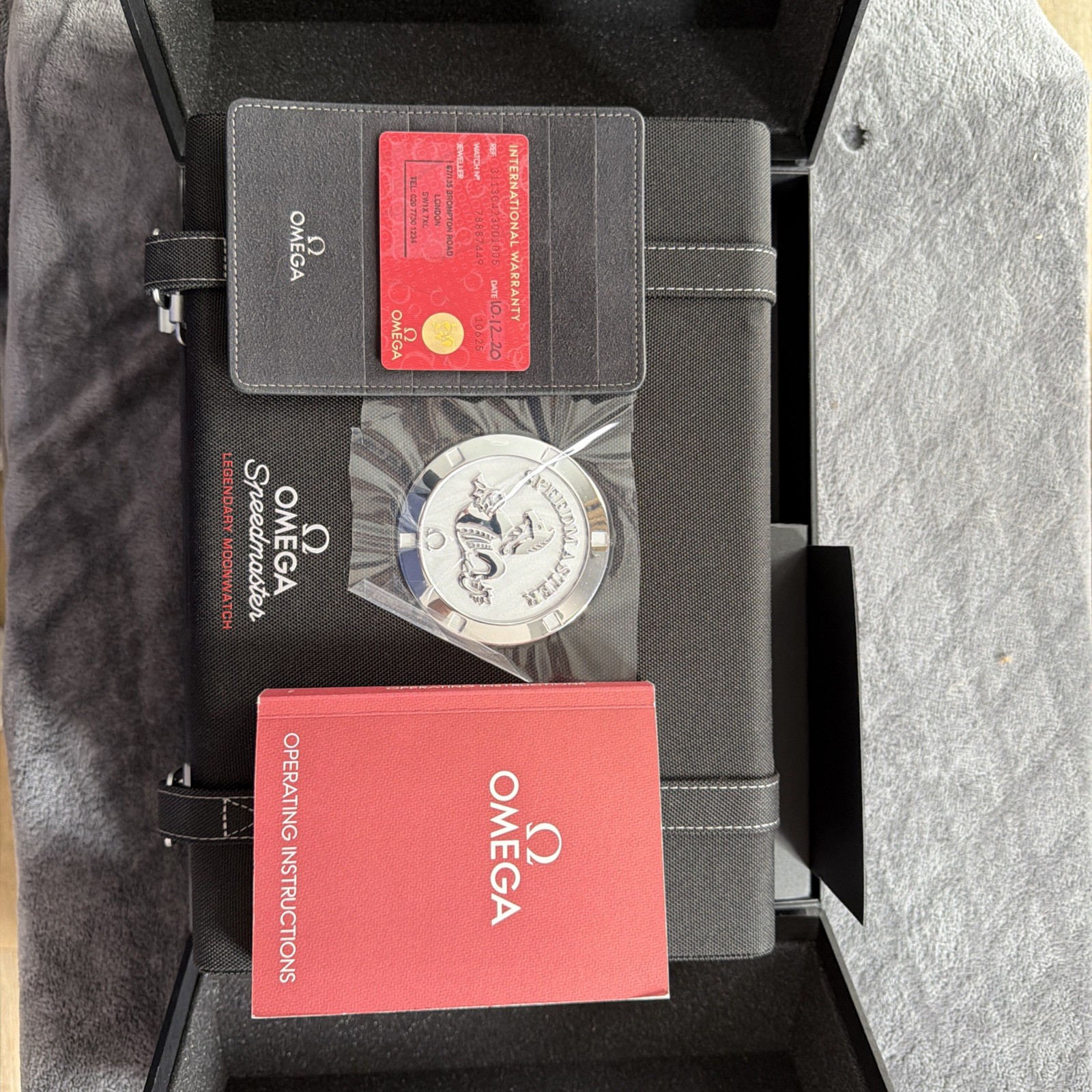 2020 Omega Speedmaster Professional 42mm 311.30.42.30.01.005. Plus extras