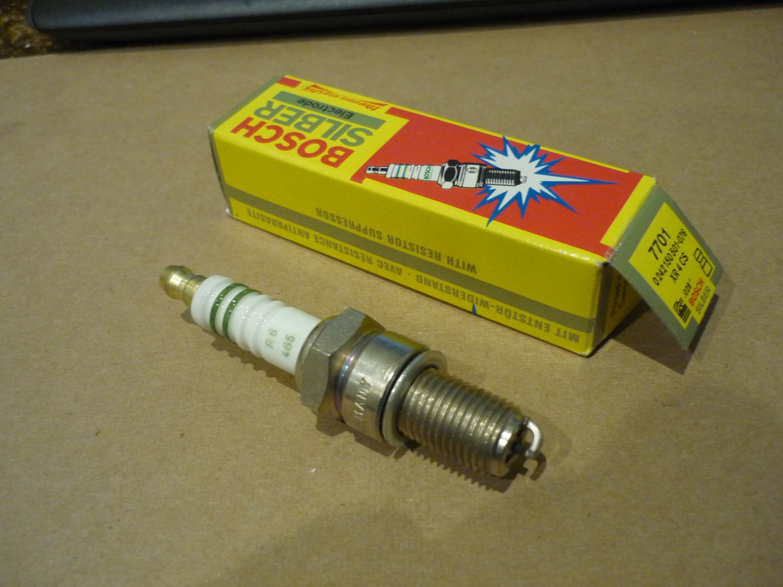 BOSCH  Spark Plug - 7701 -   NEW