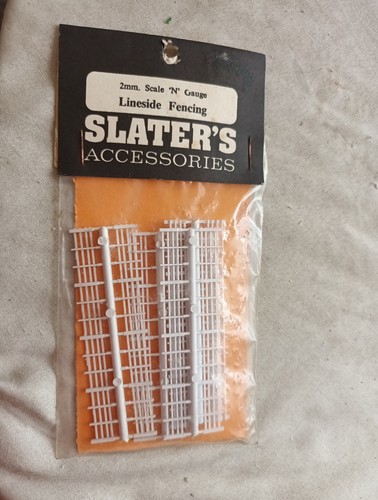 Ein Stück Linienzaun in Spur N von Slaters