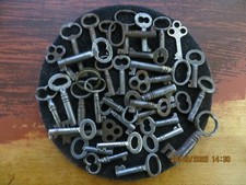 Large Lot of 35 Antique Vintage Skeleton, Padlock Door, Trunk, Cabinet Keys