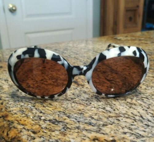 RARE Louis Feraud Paris Ericka Women's Oval Black White Sunglass France LF130