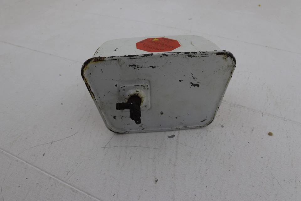 JOHNSON EVINRUDE OUTBOARD ENGINE FUEL TANK WITH CAP.2hp.USED. - Image 3 of 3
