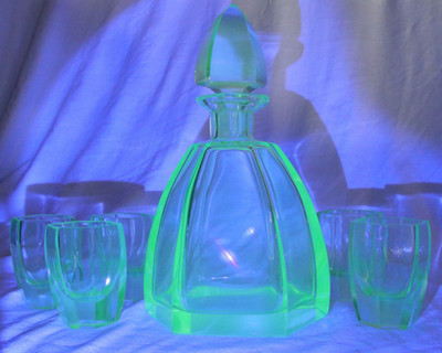 ART DECO Uranglas Likör Set Karaffe Gläser wohl Moser (attr.) 1920 uranium glass