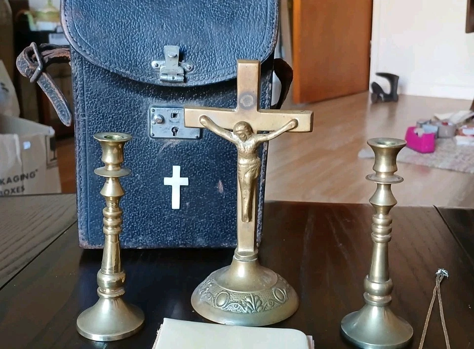 Antique Christian Artifacts in Leather Satchel Common Prayer Book/ Crucifix +++ - Image 4 of 4