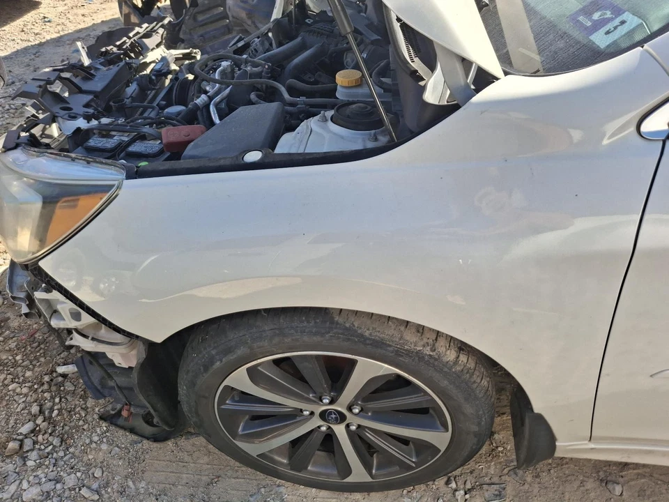 Espejo retrovisor interior delantero central usado se adapta a: Subaru Legacy 2015 con automático Foto 2 de 4