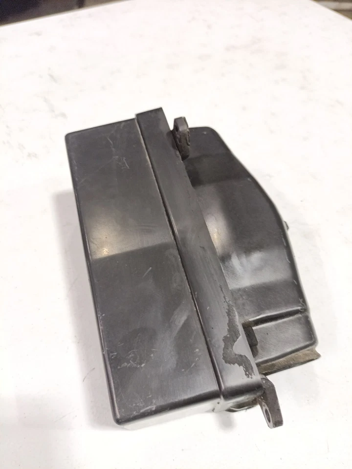 1984 1985 Toyota Celica RA64 RA65 22RE main fuse box relay assembly OEM  - Image 2 of 4