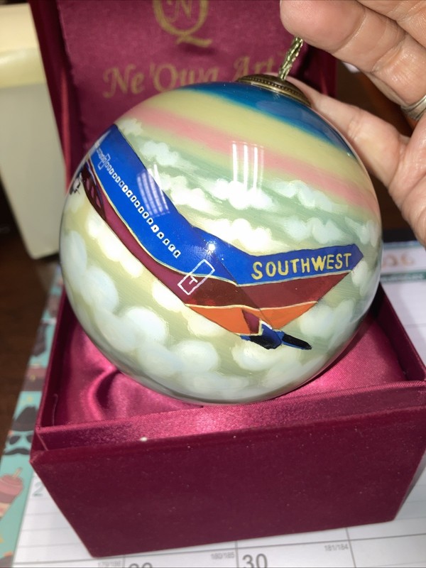 Ne 'Qwa Art Ornament SWA bulb  large in velvet box with original tags