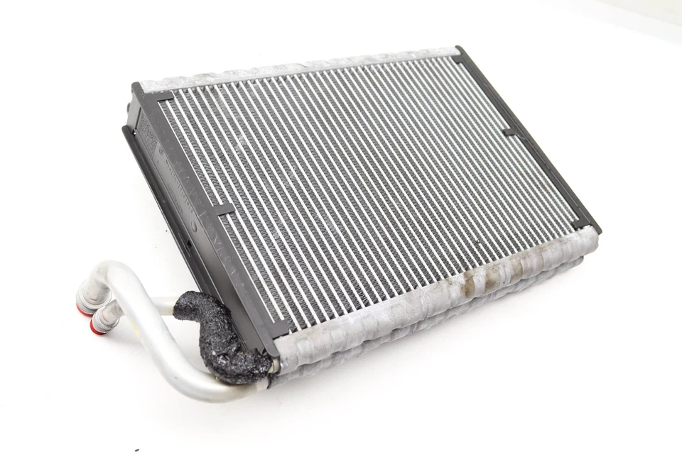 Mercedes-Benz AMG GT R 2018-2020 - Evaporador de CA 2048300058 Foto 2 de 4