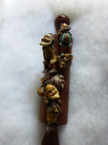 Vintage Kitchy Rolling Pin Wall Plague.