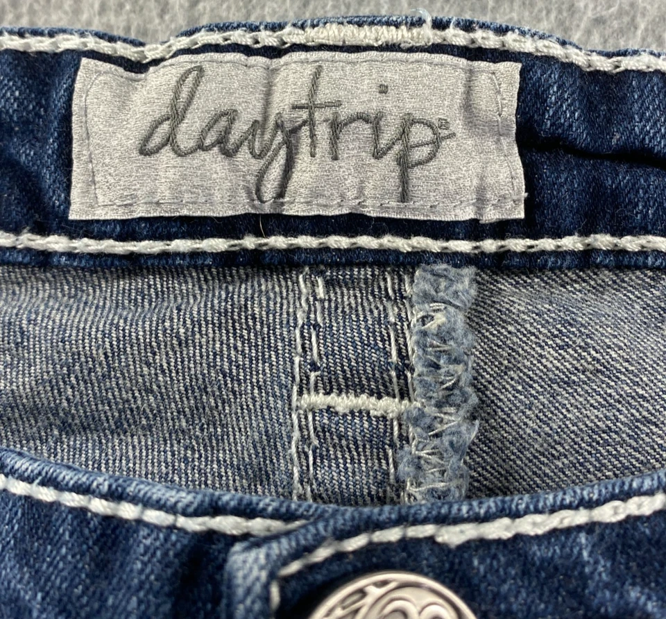 Pantalones de mezclilla Daytrip Virgo Bootcut para mujer talla 29R lavado oscuro estrás adornado Foto 3 de 4
