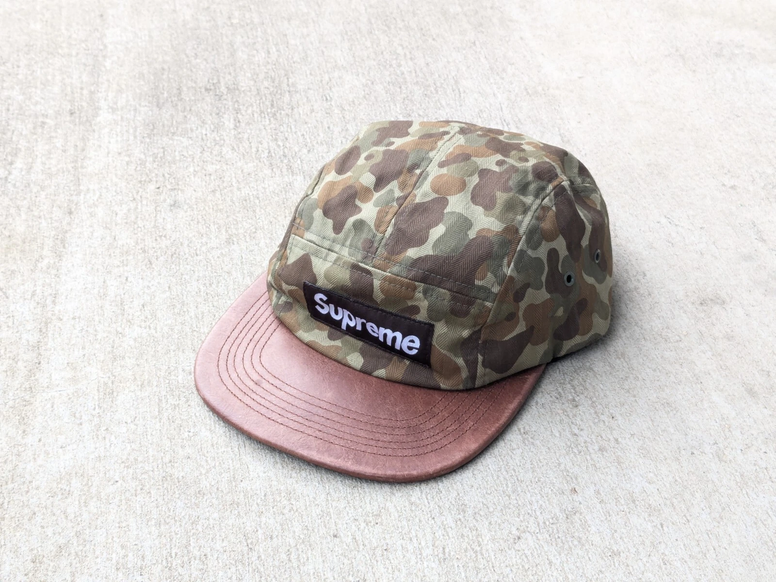 Casquette de camp en cuir camouflage suprême 5 panneaux chapeau SS12 boîte verte logo BOGO réglable