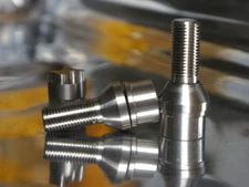 1x Locking TITANIUM LUG BOLTS M14X1.5 60 deg floating seat