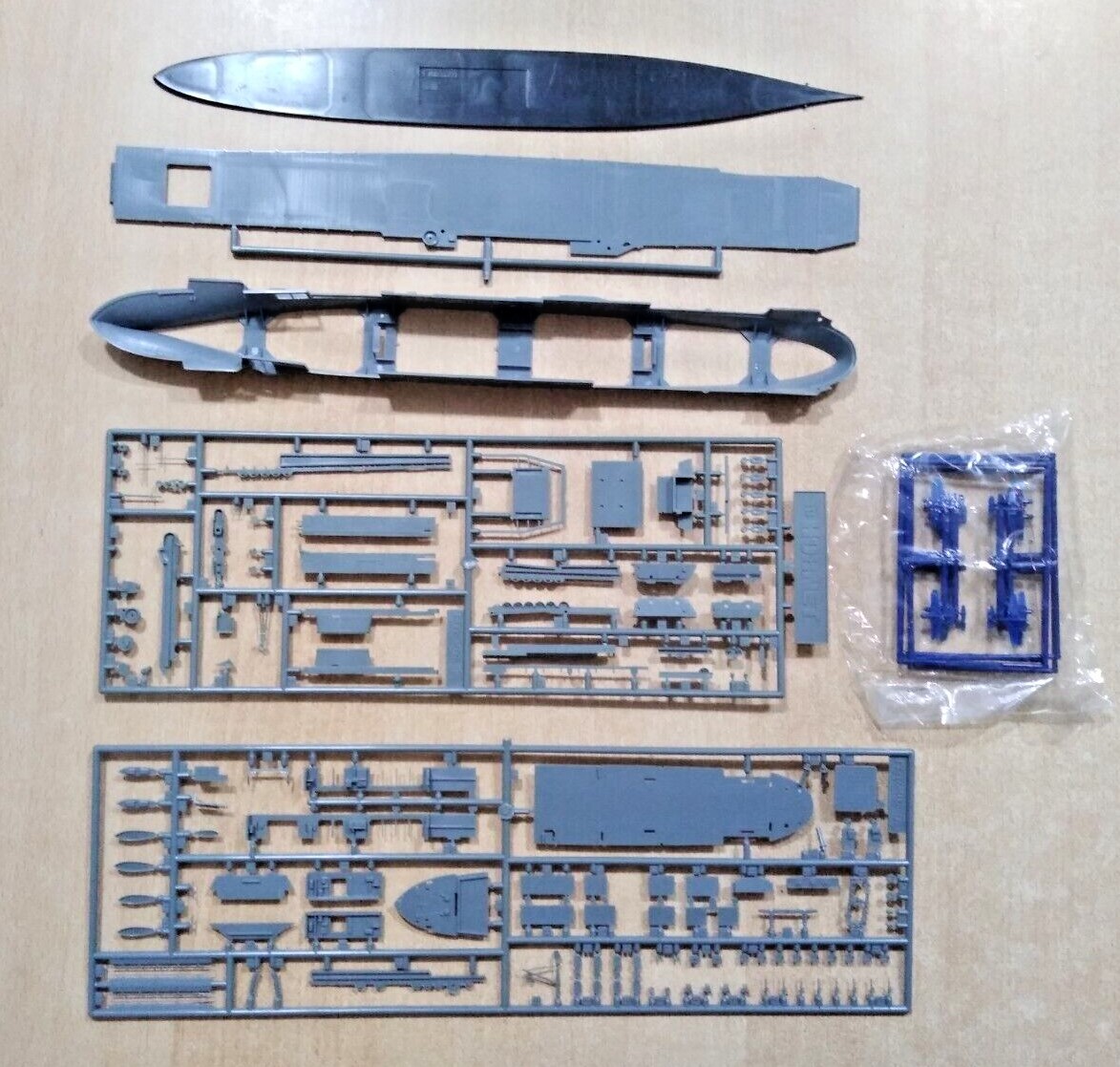 Tamiya 77510 US Hornet Aircraft Carrier 