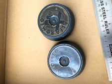 Alfa Roméo. Paire de centres de roue 80 mm