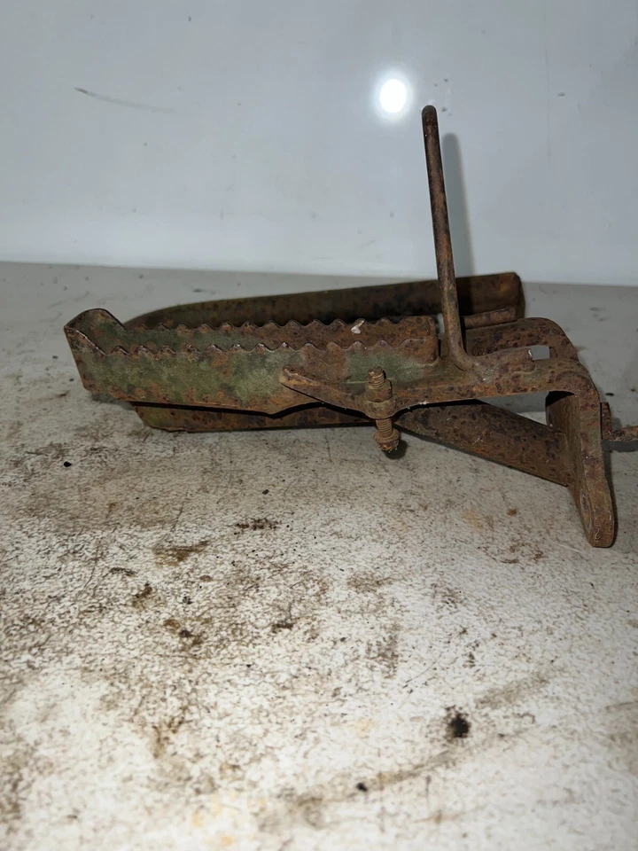 Yamaha Big Bear 350 1997 reposapiés derecho/3HN-27421-20-00 Foto 3 de 4