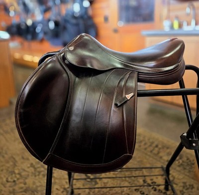 Equipe Jump Saddle 17.5  Excellent Condition  2020 EK 26   Wide Tree
