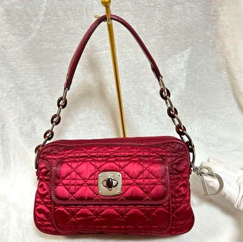 Sac à main Christian Dior rouge matelassé nylon une épaule chaîne Lady Dior
