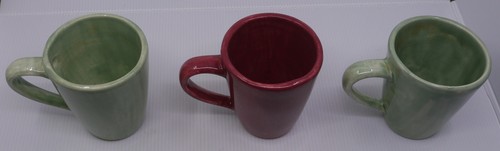 3 POTTERY BARN SAUSALITO PATTERN COFFEE MUGS, 2 GREEN, 1 RED - Picture 3 of 4