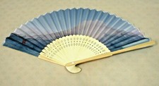 Sensu japanischer faltbarer neuer traditioneller Ventilator. Mount Fuji Muste...